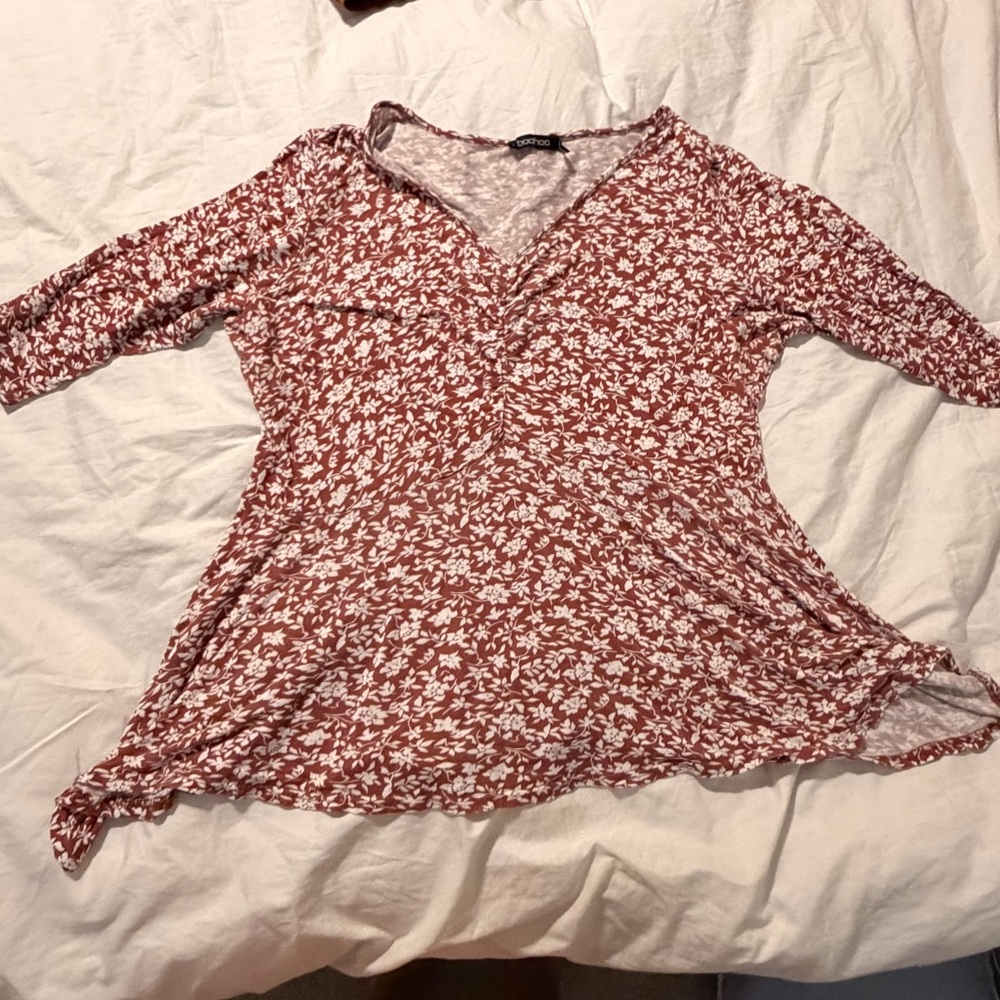 Boohoo Red Floral V-Neck Blouse